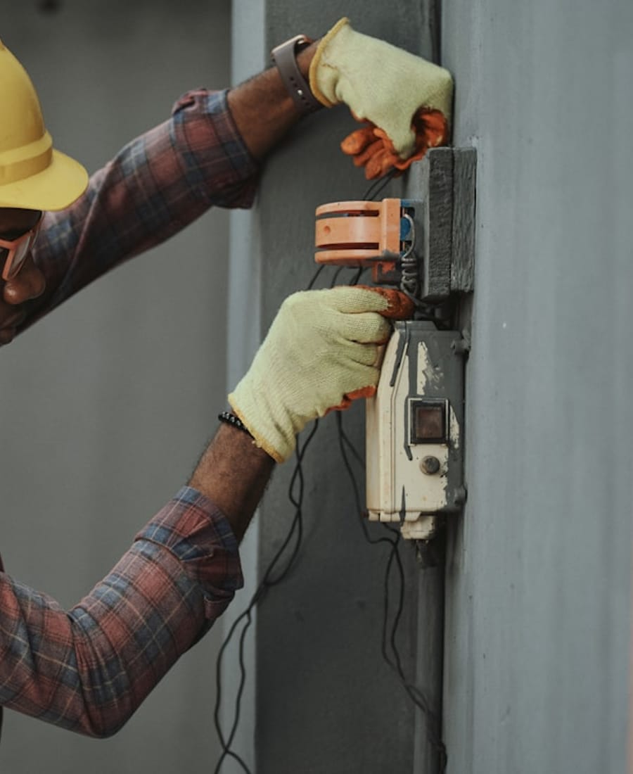 Ashcroft Gas Safe engineer at work on site
